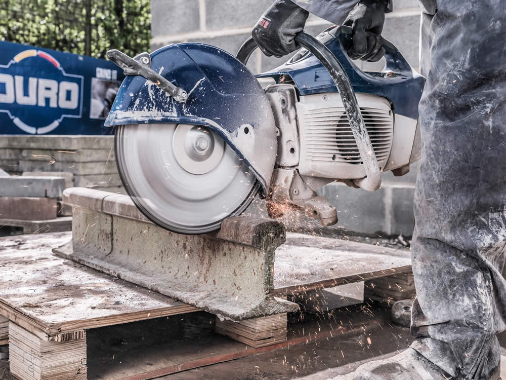 Specialist multi-purpose blade cutting steel
